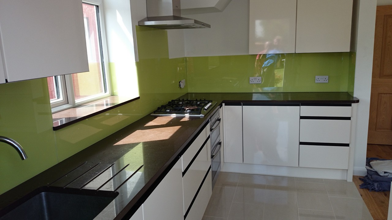 Lime green glass kitchen splashback installed by Parson's Green glaziers